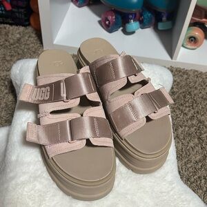 BNwoT UGG Clem Suede Platform Sandals